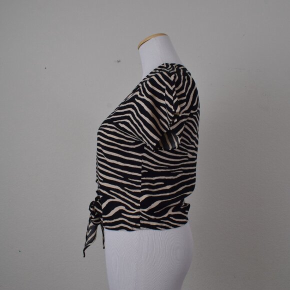 H&M Animal Print Front Tie Crop‎ Blouse - Picture 2 of 8
